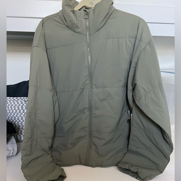 BNWT Vuori Canyon Insulated jacket - Picture 2 of 2